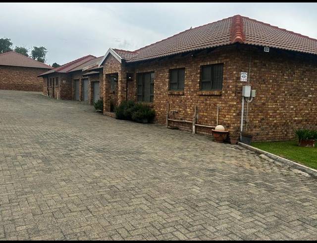 2 BEDROOM TOWNHOUSE FOR SALE IN MEYERVILLE